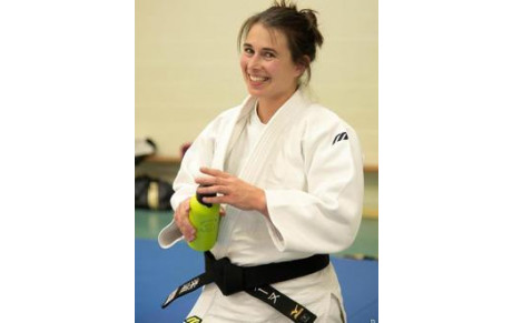La presse en Parle ... la NR du 21/11/2016    Judo : Karine &quot; la guerrière &quot; ne lâche rien